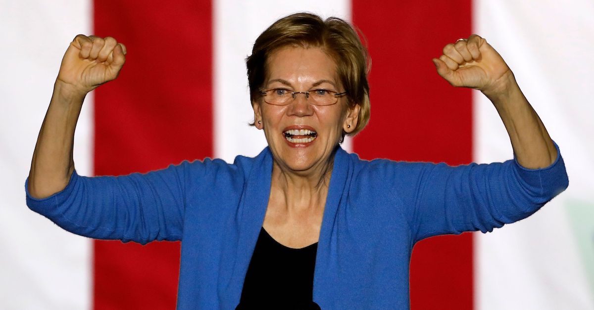 Democratic presidential hopeful Massachusetts Senator Elizabeth Warren gestures as she speaks during a campaign rally at Eastern Market in Detroit, Michigan, on March 3, 2020. - Fourteen states and American Samoa are holding presidential primary elections, with over 1400 delegates at stake. (Photo by JEFF KOWALSKY / AFP) 