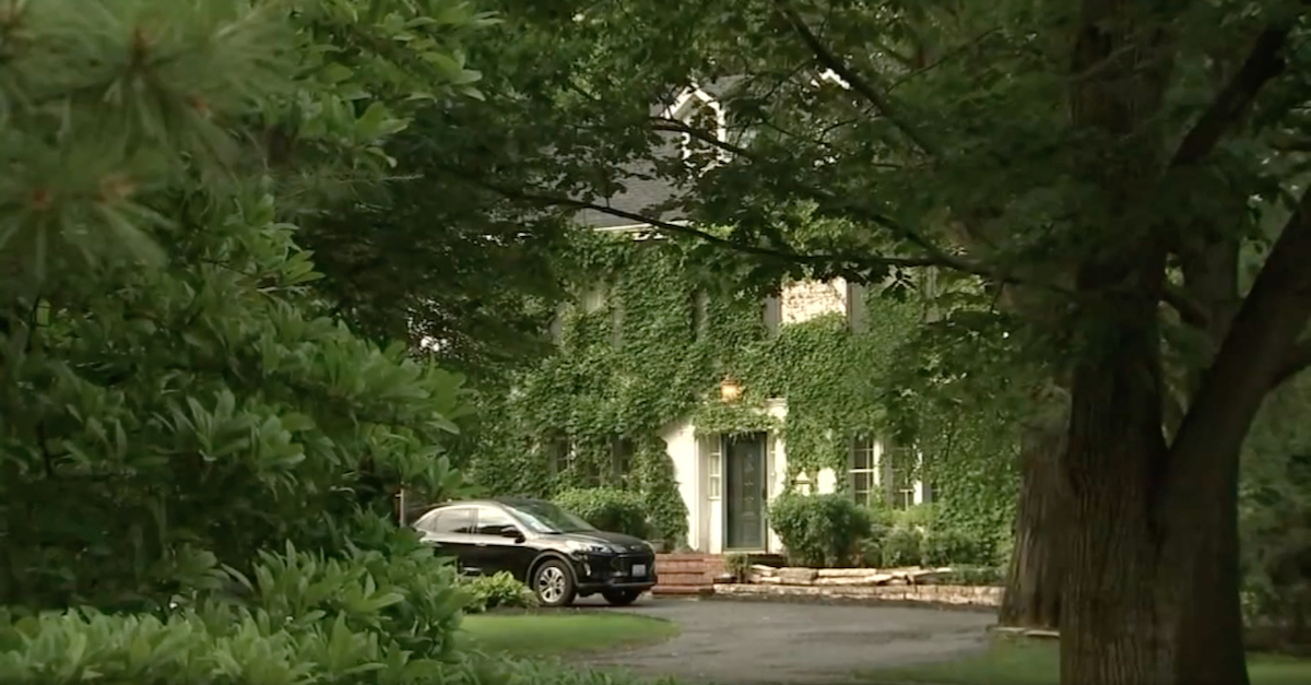 Police responded to the Foxx home in Flossmoor, Illinois, on the evening of Sat., June 4. (Image via WLS-TV screengrab.)
