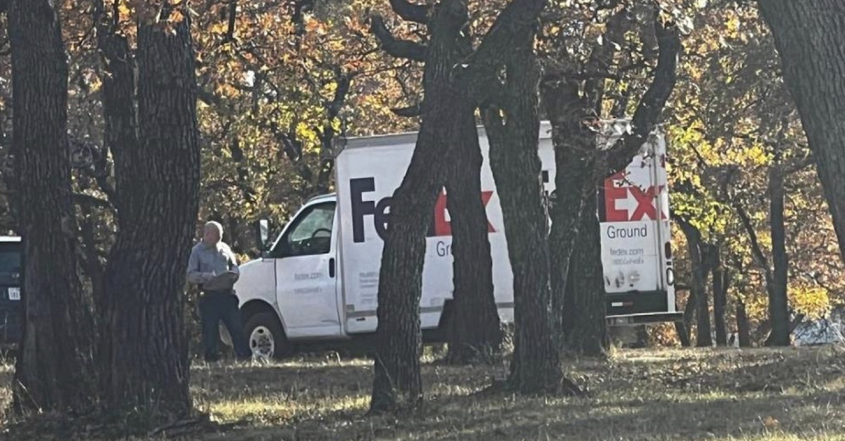 FedEx truck in Athena Strand case