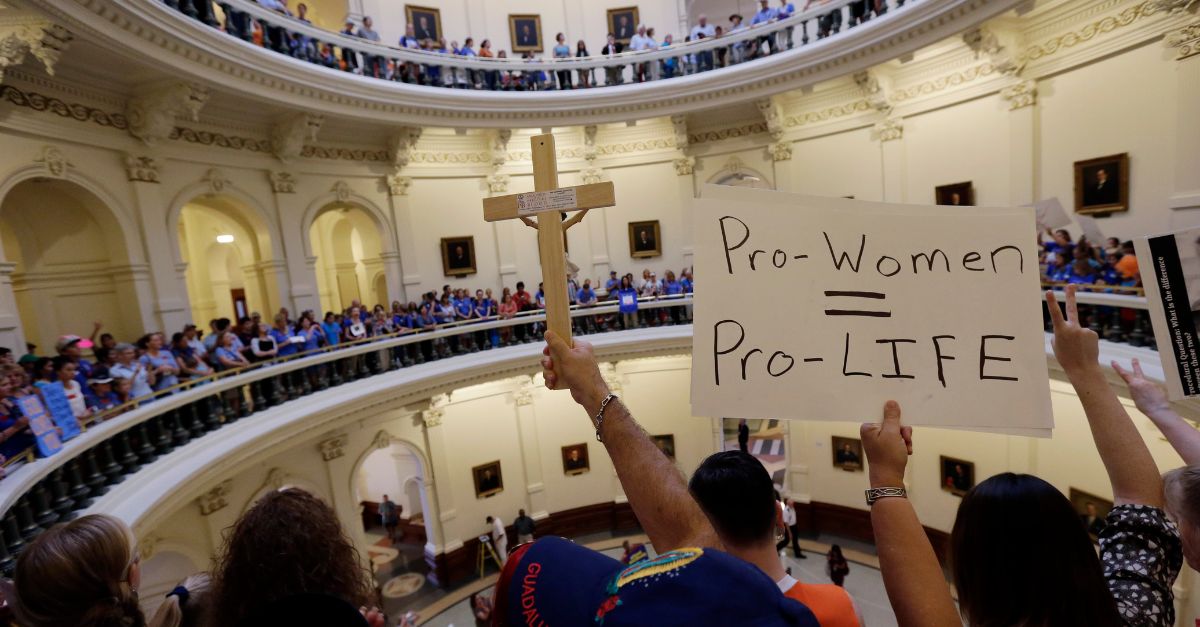 A anti-abortion supporters and pro-abortion rights supporters crowd into the rotunda of the Texas capitol, Monday, July 1, 2013, in Austin, Texas. (AP Photo/Eric Gay)