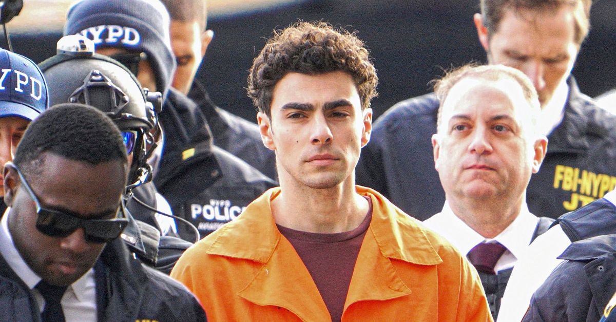 Center: Luigi Mangione, the suspect indicted in the murder of UnitedHealthcare CEO Brian Thompson, is seen arriving at the South Street Helipad in New York City on December 19, 2024 after being extradited from Pennsylvania (Photo by: zz/XNY/STAR MAX/IPx 2024 12/19/24 (NYC)).